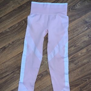 Victoria’s Secret PINK workout tights